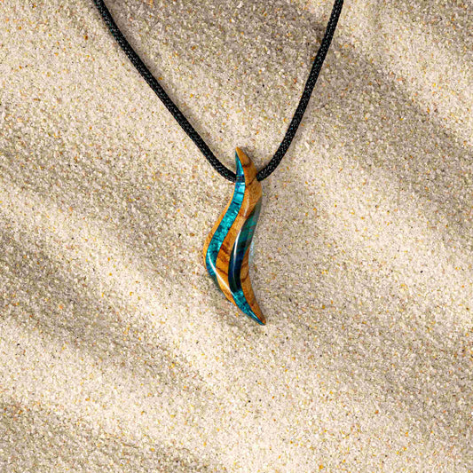 Blow, collana artigianale in legno di ulivo italiano e resina blu fatta a mano